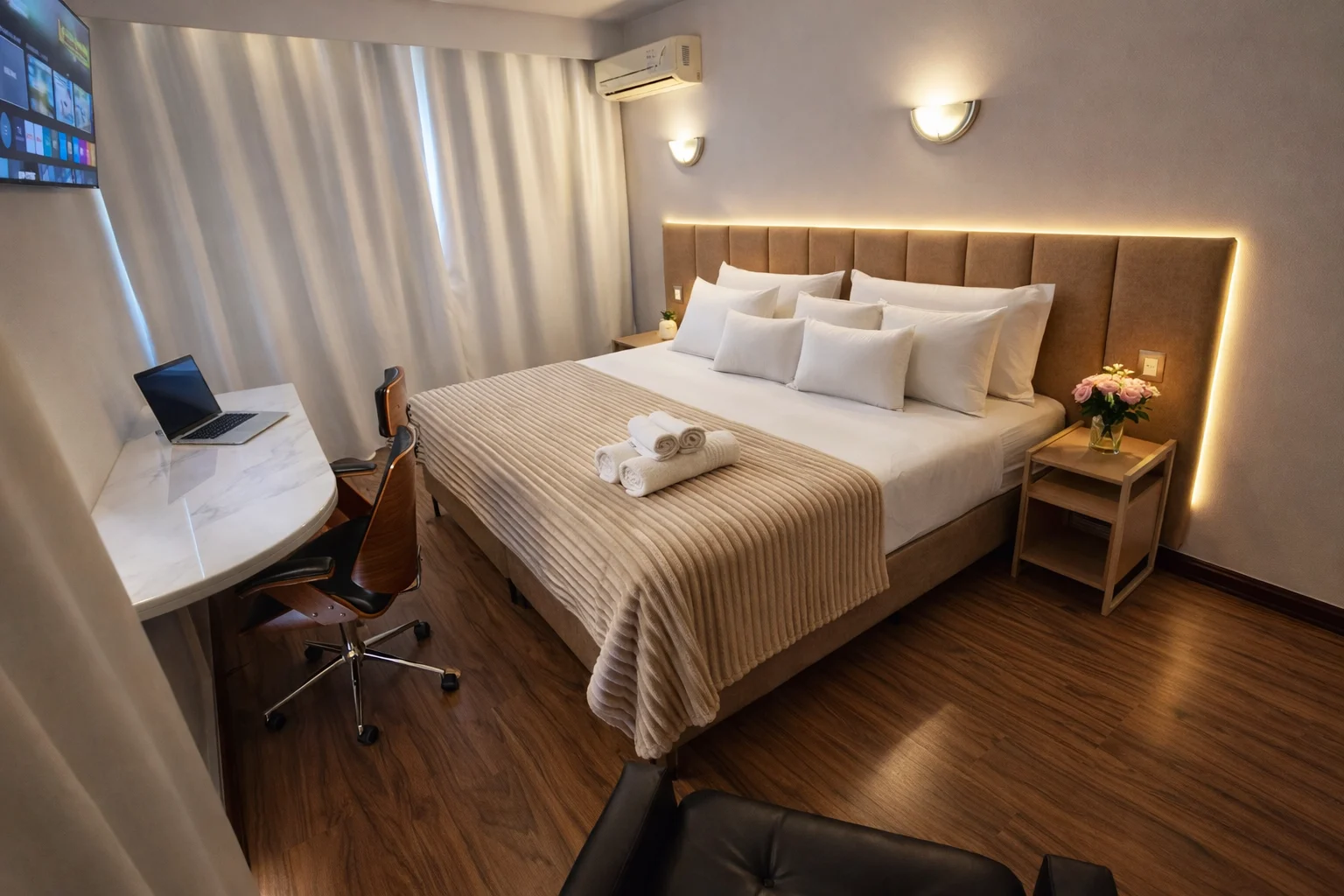 Acomodação fotografada no Hotel Santoni; categoria exata em validação